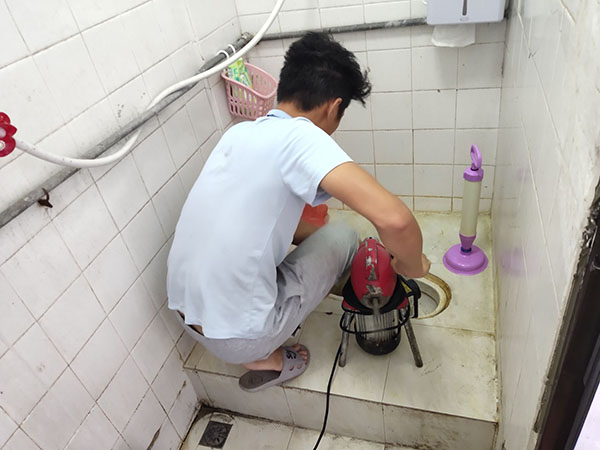 安州肥皂掉到马桶里把马桶堵住了怎么办？马桶堵住了怎么办