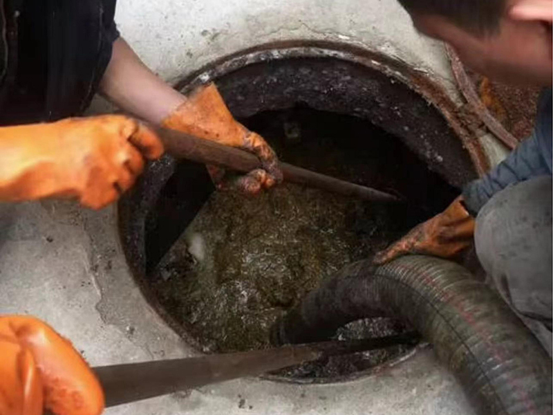 安州清理化粪池时如何避免沼气的危害?